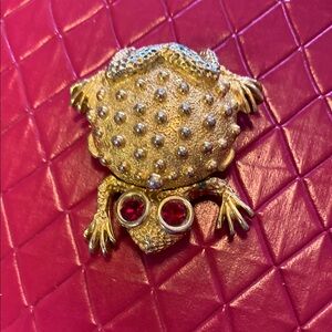 Vintage frog/toad solid perfume holder.